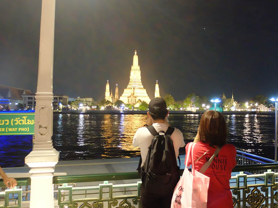 ワット・アルンの夜景