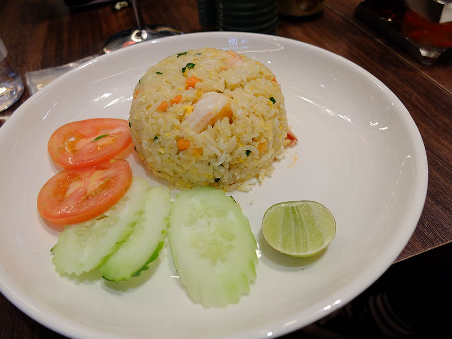 空港で夕食