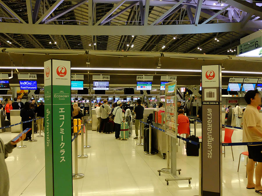 空港で搭乗手続き