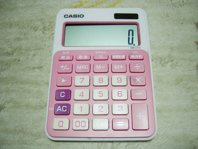 ソーラー電卓のボタン電池交換