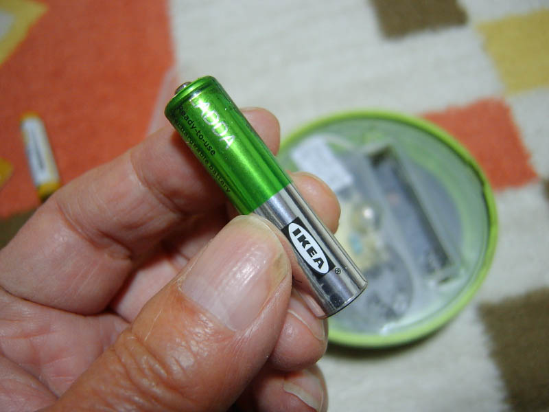 IKEAのソーラーライトの電池交換