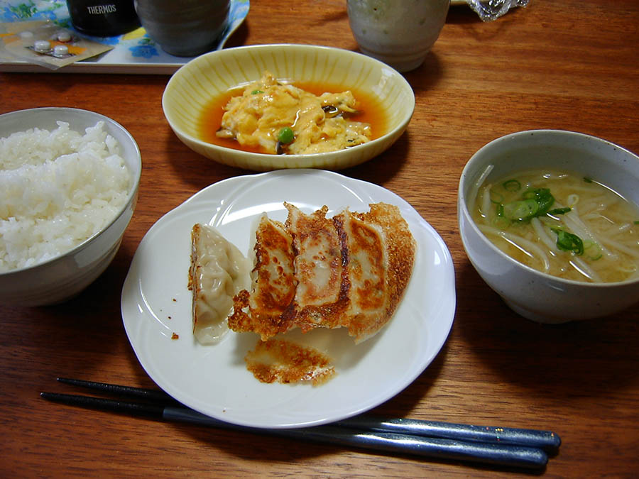 餃子とカニ玉