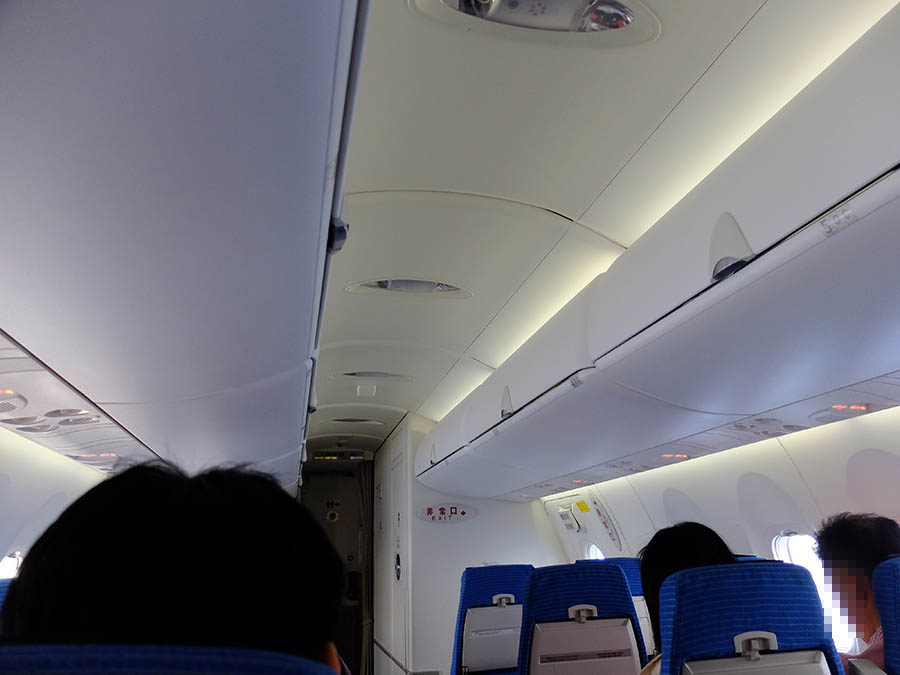 機内