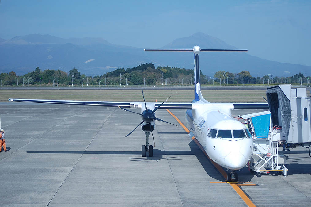 ボンバルディアDHC8-Q400型機