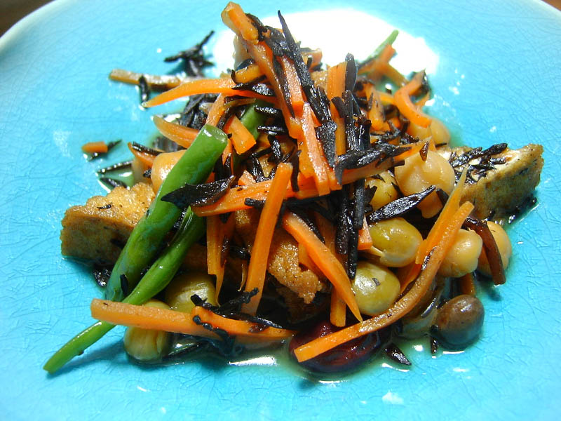 ひじきとミックスビーンズの煮物