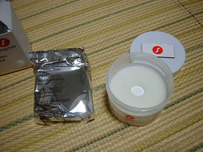 補聴器の乾燥ケースの乾燥剤交換