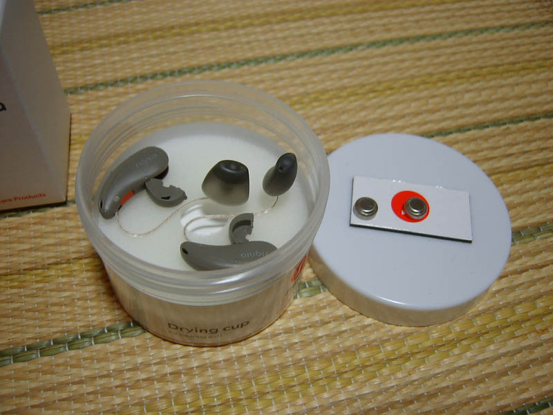 補聴器の乾燥ケースの乾燥剤交換