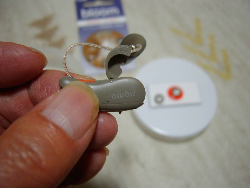 補聴器の空気電池交換