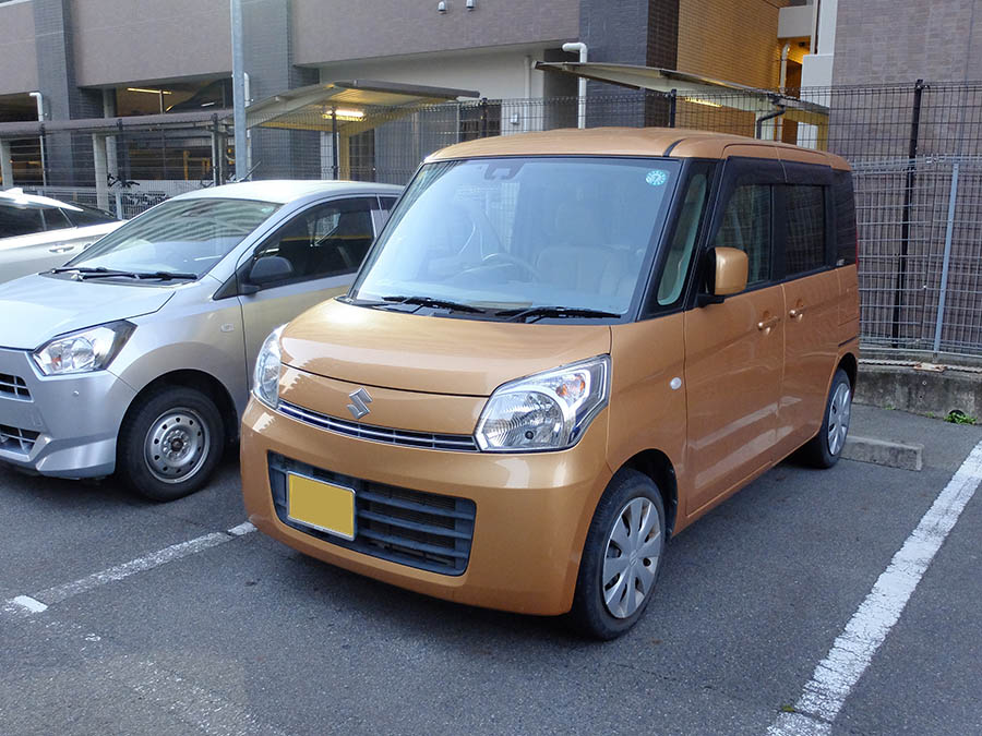 駅の近くの駐車場
