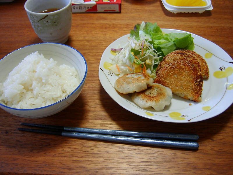 カワイのコロッケとお肉