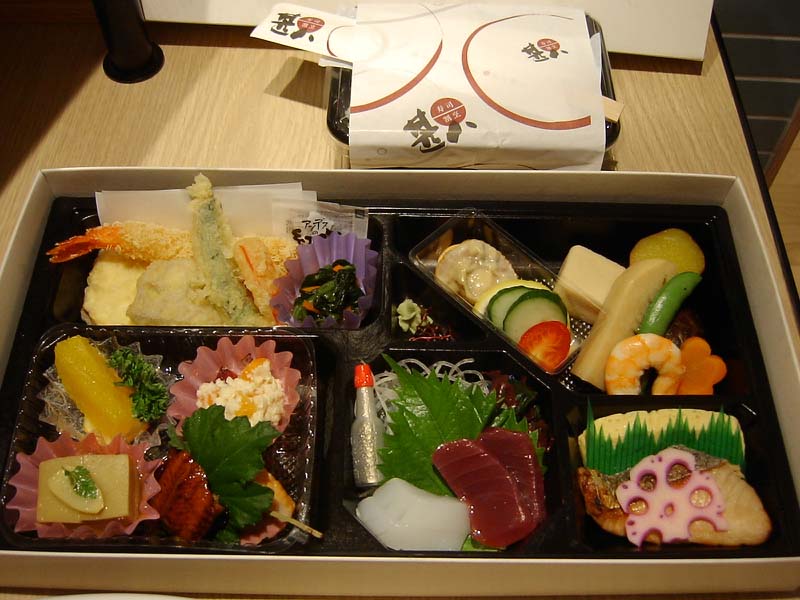 人間ドックの夕食豪華なお弁当
