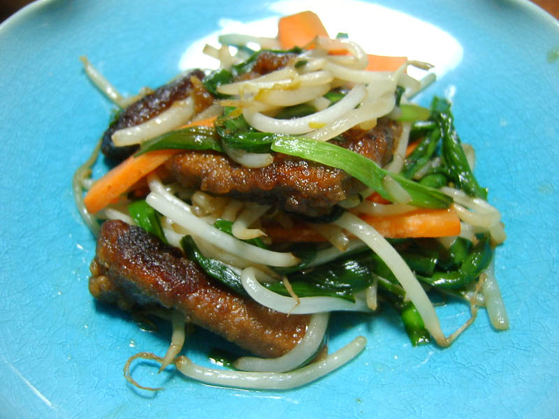 レバニラ炒めと鶏のつみれの具たっぷりスープ