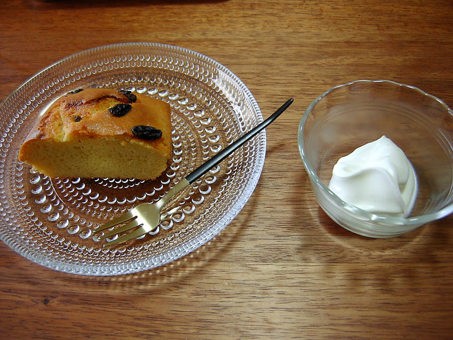 パウンドケーキ生クリームつき