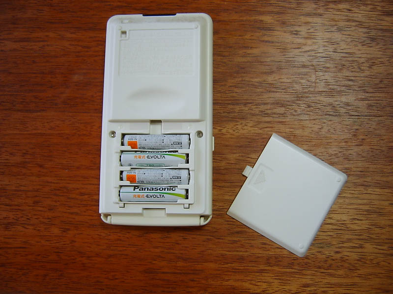 エアコンのリモコンの電池交換