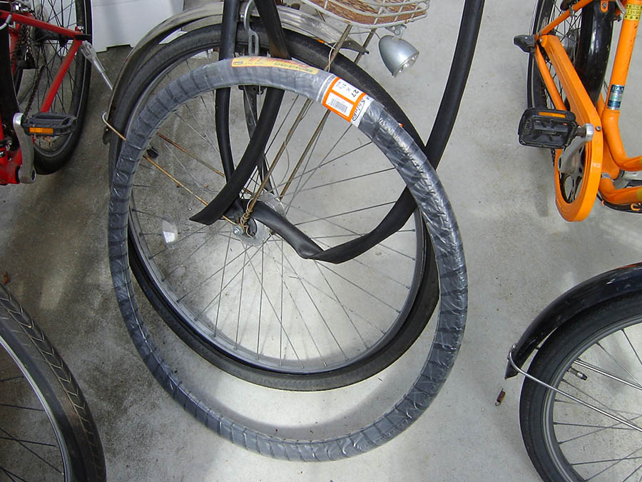 自転車の前輪のタイヤとチューブ交換