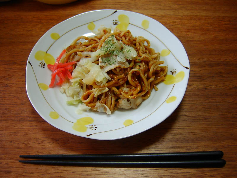 焼きそばとりんご