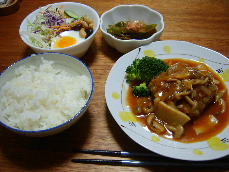 煮込みハンバーグ