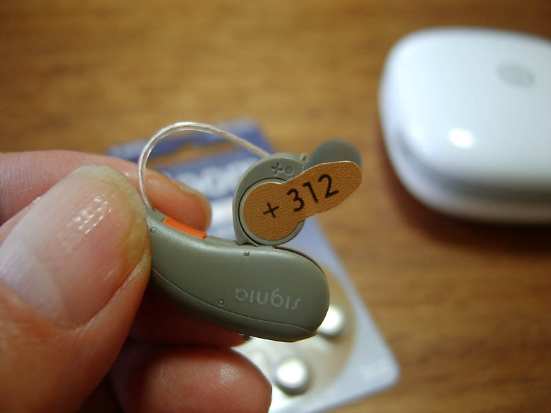 補聴器の空気電池交換