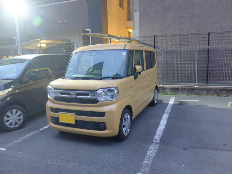車を駅の近くの駐車場に