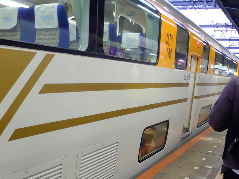 近鉄特急2階建てビスターカー階下席へ