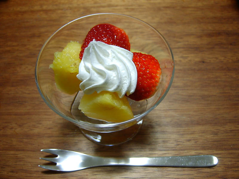 イチゴとパイナップル