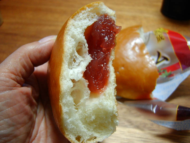 いちごジャムパン