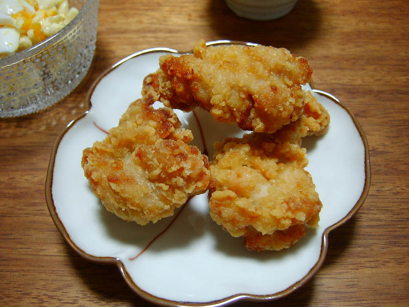 鶏の唐揚げとマカロニサラダ