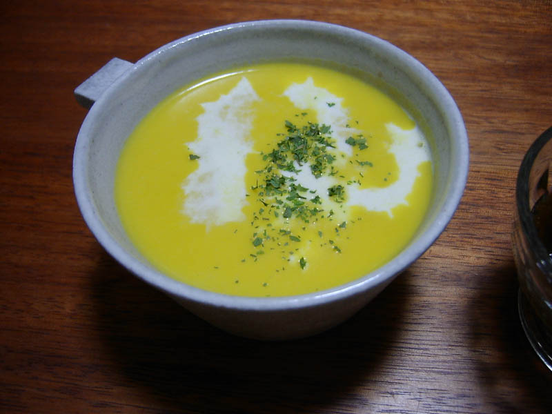 豚ヒレの玉ねぎソースとカボチャのスープ