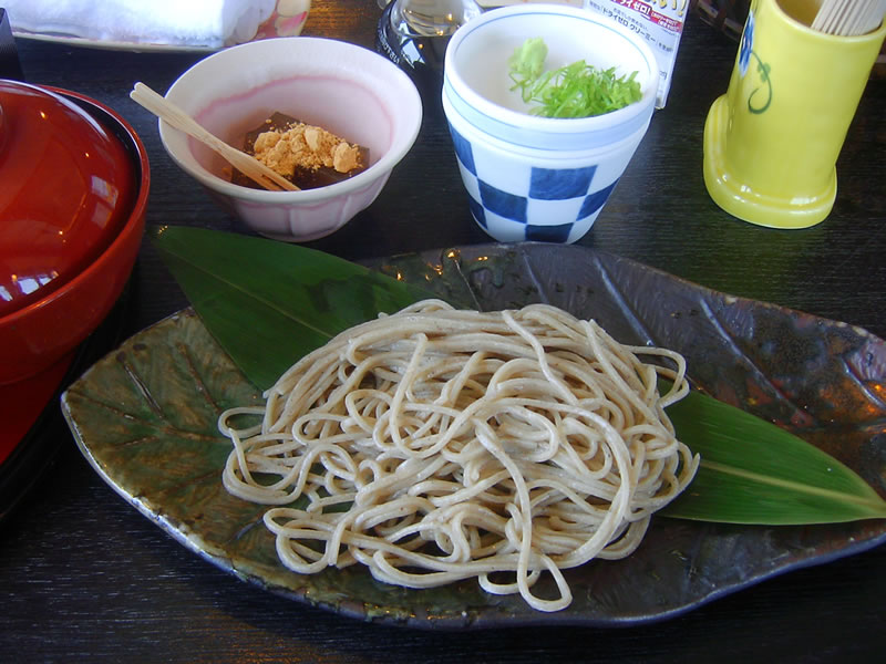 手打ち蕎麦と黒糖本わらび餅