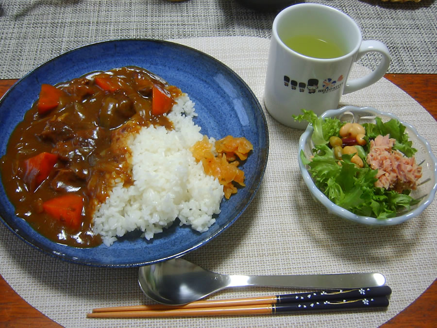 カレーライスとツナサラダ