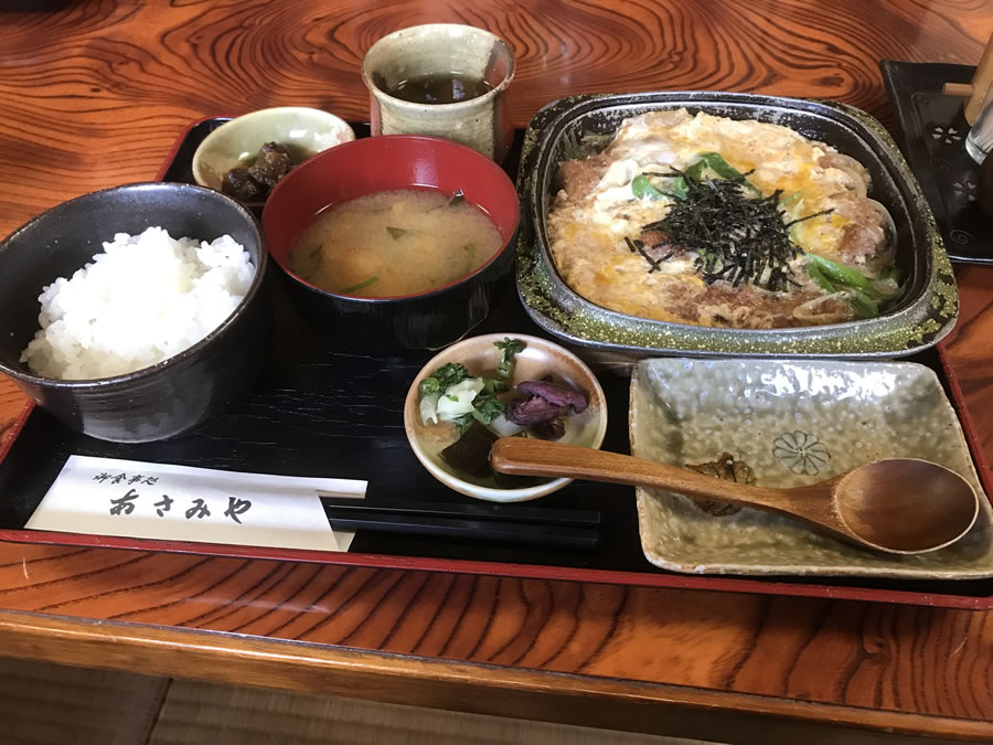 カツとじ煮込み定食