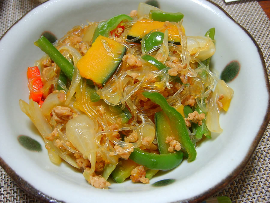 細切り野菜と春雨のそぼろ炒め