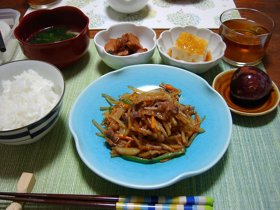 細切りじゃがいもと牛肉の甘辛炒め