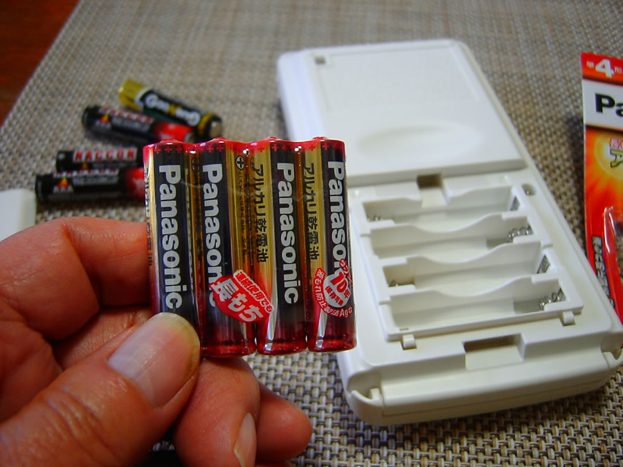 台所のエアコンのリモコン電池交換