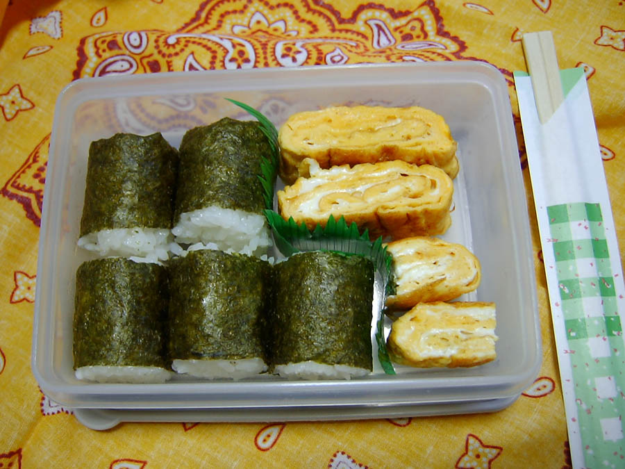 おむすびと玉子焼き弁当