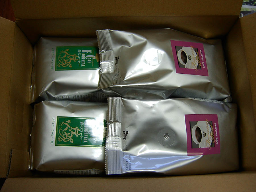 月変わりコーヒーの箱を開封