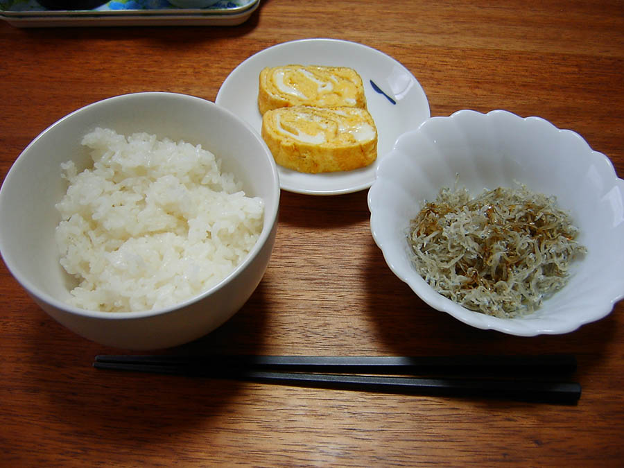 玉子焼きとじゃこご飯