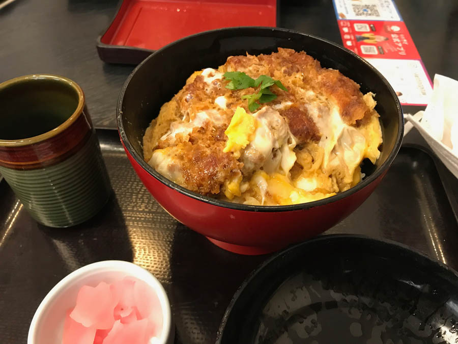 厚切りロースカツ丼