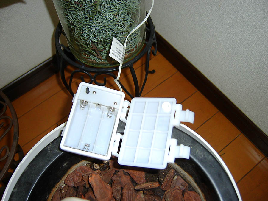 クリスマスツリーLEDライトの電池液漏れの掃除