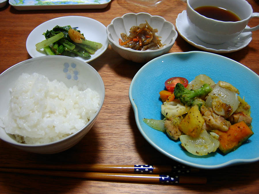 鶏肉と8種具材のバジルソテー